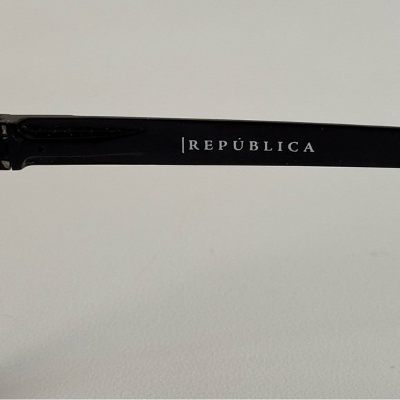 Stylish Republica rectangular frames. - Picture 4 of 6